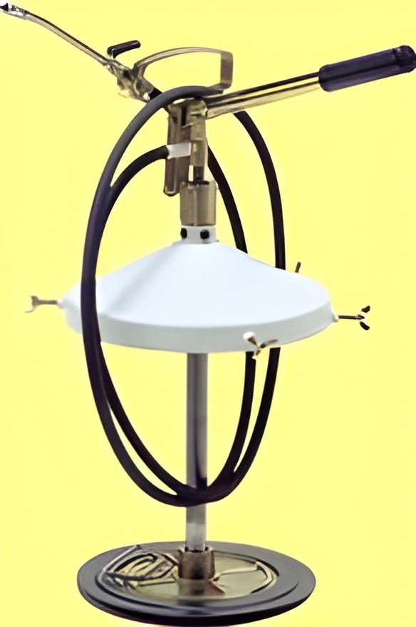 Hand-operated grease pump for drums of 16/30 kg.